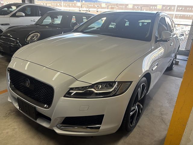 2018 Jaguar XF XF Sport - photo 1 2018 Jaguar XF XF Sport Sedan for sale, Japanese used car export - photo 1 of 10 | GULJI TRADERS