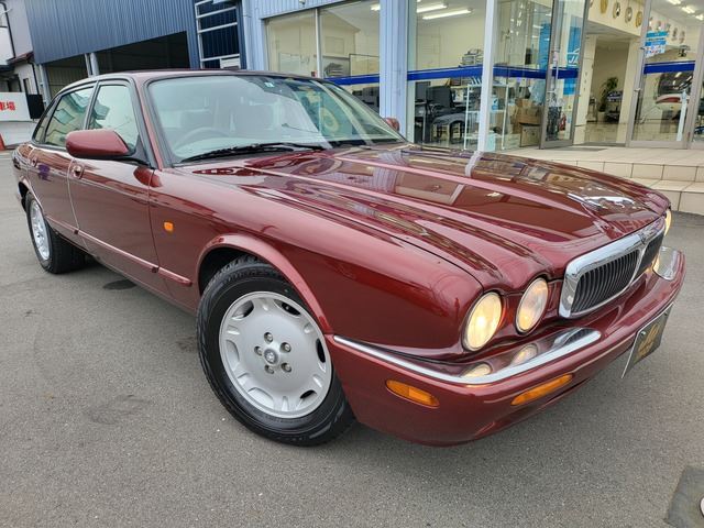 1999 Jaguar XJ XJ8 3.2-V8 - photo 1 1999 Jaguar XJ XJ8 3.2-V8 Sedan for sale, Japanese used car export - photo 1 of 49 | GULJI TRADERS