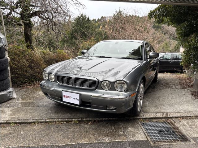 2004 Jaguar XJ XJ8 3.5 - photo 1 2004 Jaguar XJ XJ8 3.5 Sedan for sale, Japanese used car export - photo 1 of 54 | GULJI TRADERS