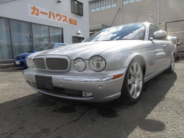 2005 Jaguar XJ XJ8 3.5 - photo 1 2005 Jaguar XJ XJ8 3.5 Sedan for sale, Japanese used car export - photo 1 of 8 | GULJI TRADERS