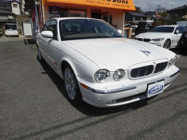 2006 Jaguar XJ XJ8 4.2 Sedan for sale, Japanese used car export - photo 1 of 46 | GULJI TRADERS