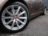 2015 Jaguar XJ XJ 2.0 Sedan for sale, Japanese used car export - photo 28 of 39 | GULJI TRADERS