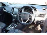 2014 Jeep Cherokee 4WD SUV for sale, Japanese used car export - photo 28 of 37 | GULJI TRADERS