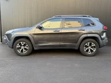 2015 Jeep Cherokee 4WD SUV for sale, Japanese used car export - photo 8 of 10 | GULJI TRADERS