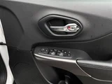 2019 Jeep Cherokee 4WD SUV for sale, Japanese used car export - photo 14 of 24 | GULJI TRADERS