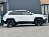 2019 Jeep Cherokee 4WD . SUV for sale, Japanese used car export - photo 7 of 10 | GULJI TRADERS