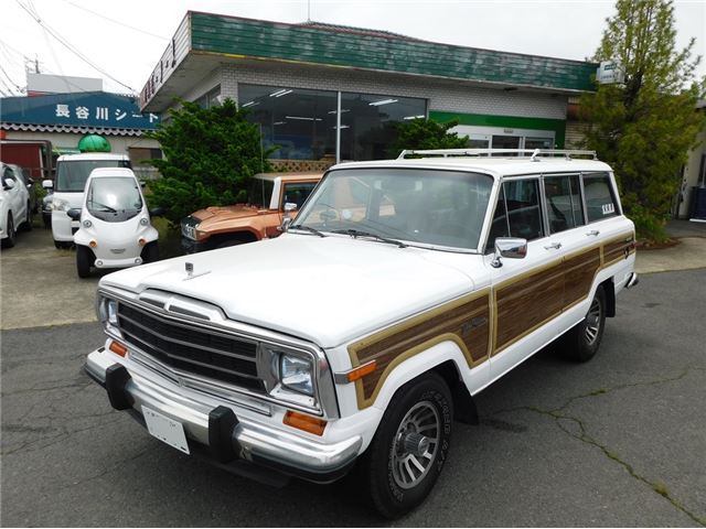 1996 Jeep Grand Wagoneer - photo 1 1996 Jeep Grand Wagoneer Sedan for sale, Japanese used car export - photo 1 of 55 | GULJI TRADERS