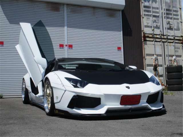 2012 Lamborghini Aventador LP700-4 4WD - photo 1 2012 Lamborghini Aventador LP700-4 4WD White Coupe for sale, Japanese used car export | GULJI TRADERS