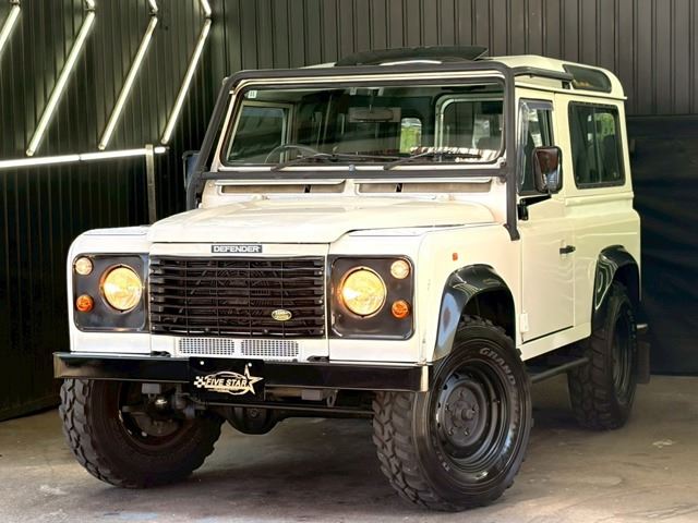1999 Land Rover Defender 90 4WD - photo 1 1999 Land Rover Defender 90 4WD White Jeep for sale, Japanese used car export | GULJI TRADERS