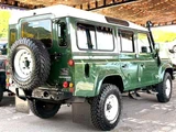 2002 Land Rover Defender 110SW Diesel Turbo 4WD Green Jeep for sale, Japanese used car export - photo 10 of 45 | GULJI TRADERS