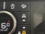 2022 Land Rover Defender 110S D300 Black Jeep for sale, Japanese used car export - photo 11 of 20 | GULJI TRADERS