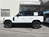 2026 Land Rover Defender Defender 110X Dynamic SE 4WD White Jeep for sale, Japanese used car export - photo 12 of 24 | GULJI TRADERS