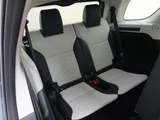 2026 Land Rover Discovery Dynamic SE D350 SUV for sale, Japanese used car export - photo 5 of 9 | GULJI TRADERS