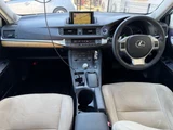 2011 Lexus CT CT200h Pearl Sedan for sale, Japanese used car export - photo 8 of 31 | GULJI TRADERS