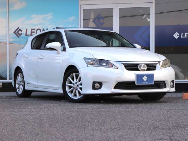 2011 Lexus CT 200h Version C - photo 1 2011 Lexus CT 200h Version C Pearl Sedan for sale, Japanese used car export - photo 1 of 52 | GULJI TRADERS