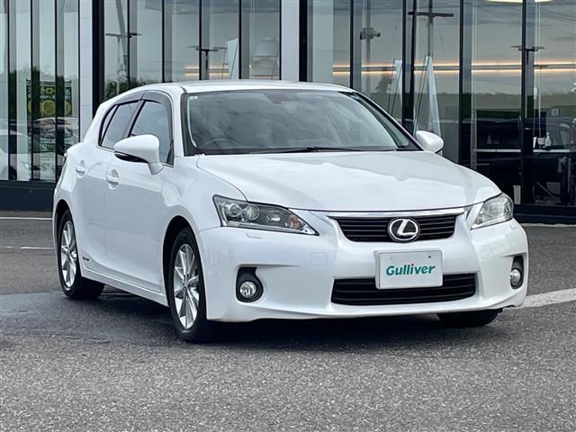 2011 Lexus CT 200h Version C Pearl Sedan for sale, Japanese used car export | GULJI TRADERS