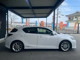 2011 Lexus CT 200h Version L Pearl Sedan for sale, Japanese used car export - photo 4 of 12 | GULJI TRADERS