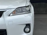 2011 Lexus CT CT200h Version C Pearl Sedan for sale, Japanese used car export - photo 27 of 30 | GULJI TRADERS