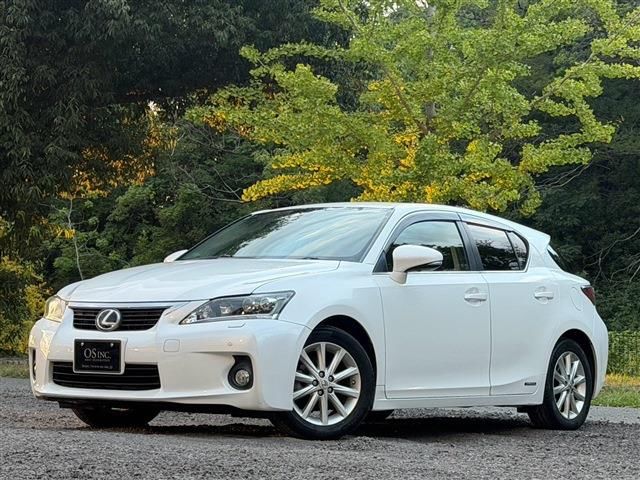 2011 Lexus CT 200h VerC - photo 1 2011 Lexus CT 200h VerC Pearl Sedan for sale, Japanese used car export - photo 1 of 10 | GULJI TRADERS