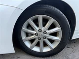 2011 Lexus CT 200h VerC Pearl Sedan for sale, Japanese used car export - photo 4 of 10 | GULJI TRADERS