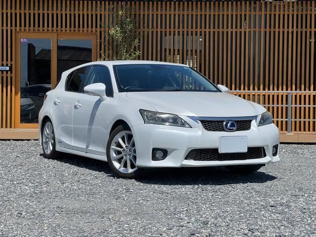 2011 Lexus CT CT200h Version C Pearl Sedan for sale, Japanese used car export - photo 1 of 9 | GULJI TRADERS