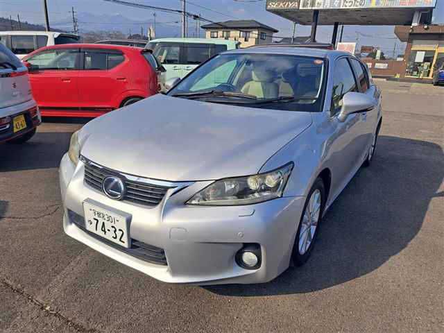 2012 Lexus CT Ver. C Silver Sedan for sale, Japanese used car export | GULJI TRADERS