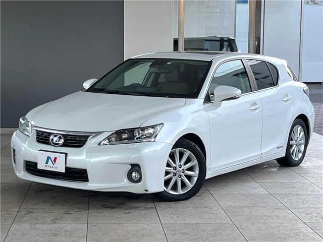2013 Lexus CT CT200h Version C Pearl Sedan for sale, Japanese used car export - photo 1 of 30 | GULJI TRADERS