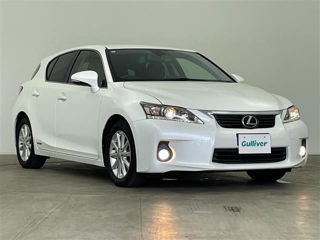 2013 Lexus CT 200h Version C Pearl Sedan for sale, Japanese used car export | GULJI TRADERS