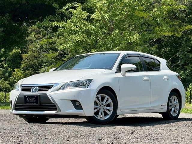 2014 Lexus CT 200h VerC - photo 1 2014 Lexus CT 200h VerC Pearl Sedan for sale, Japanese used car export - photo 1 of 10 | GULJI TRADERS