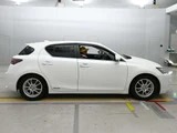 2014 Lexus CT CT200h Version C Pearl Sedan for sale, Japanese used car export - photo 3 of 12 | GULJI TRADERS