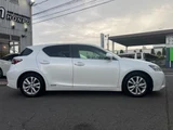 2014 Lexus CT CT200h Version C Pearl Sedan for sale, Japanese used car export - photo 16 of 24 | GULJI TRADERS