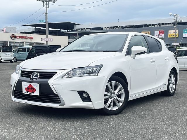 2015 Lexus CT CT200h Version C Pearl Sedan for sale, Japanese used car export | GULJI TRADERS