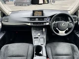 2015 Lexus CT CT200h Version C Pearl Sedan for sale, Japanese used car export - photo 3 of 9 | GULJI TRADERS