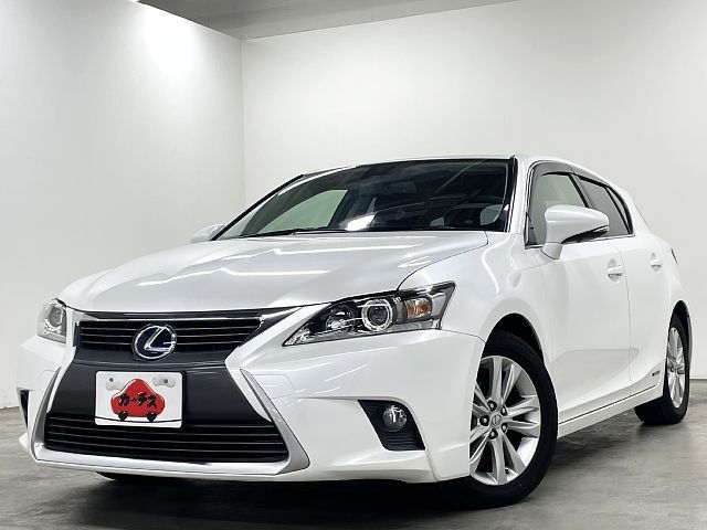 2015 Lexus CT CT200h Version C Pearl Sedan for sale, Japanese used car export - photo 1 of 9 | GULJI TRADERS