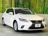 2015 Lexus CT CT200h Version C White Sedan for sale, Japanese used car export - photo 24 of 29 | GULJI TRADERS