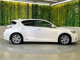 2015 Lexus CT CT200h Version C White Sedan for sale, Japanese used car export - photo 25 of 29 | GULJI TRADERS