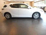 2015 Lexus CT CT200h Version C Pearl Sedan for sale, Japanese used car export - photo 27 of 61 | GULJI TRADERS