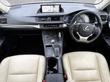 2017 Lexus CT CT200h Version C Pearl Sedan for sale, Japanese used car export - photo 3 of 9 | GULJI TRADERS