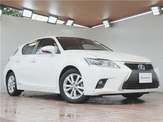 2017 Lexus CT CT200h Version L Pearl Sedan for sale, Japanese used car export | GULJI TRADERS