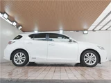 2017 Lexus CT CT200h Version L Pearl Sedan for sale, Japanese used car export - photo 8 of 70 | GULJI TRADERS