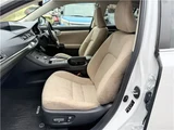 2017 Lexus CT 200h Version C Seg Monitor Pearl Sedan for sale, Japanese used car export - photo 12 of 50 | GULJI TRADERS