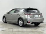 2017 Lexus CT 200h Version C Silver Sedan for sale, Japanese used car export - photo 22 of 24 | GULJI TRADERS