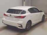 2017 Lexus CT CT200h Version L Pearl Sedan for sale, Japanese used car export - photo 2 of 10 | GULJI TRADERS