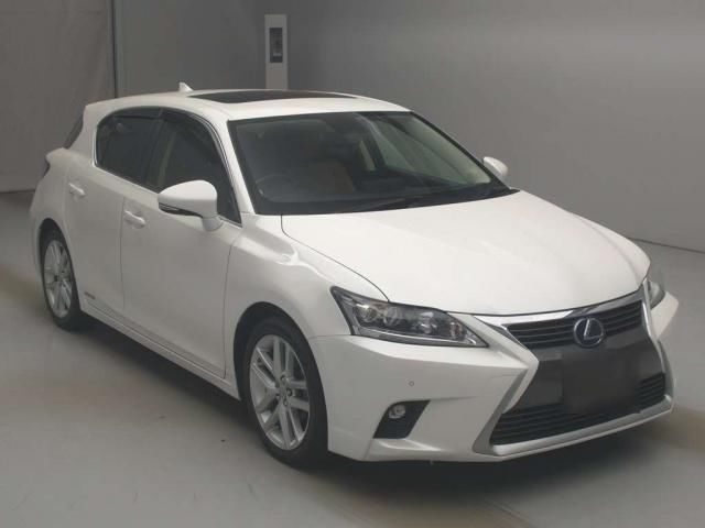 2017 Lexus CT CT200h Version L - photo 1 2017 Lexus CT CT200h Version L Pearl Sedan for sale, Japanese used car export - photo 1 of 9 | GULJI TRADERS