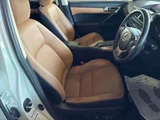 2017 Lexus CT CT200h Version L Pearl Sedan for sale, Japanese used car export - photo 4 of 9 | GULJI TRADERS