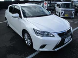 2017 Lexus CT 200h Version C Pearl Sedan for sale, Japanese used car export - photo 5 of 9 | GULJI TRADERS