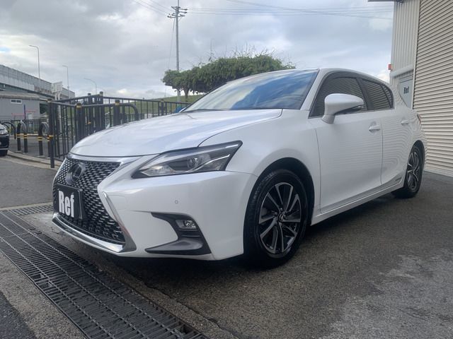 2018 Lexus CT 200h version C White Sedan for sale, Japanese used car export | GULJI TRADERS