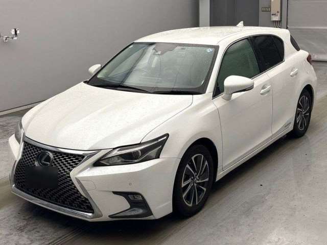 2018 Lexus CT CT200h Version C Pearl Sedan for sale, Japanese used car export | GULJI TRADERS