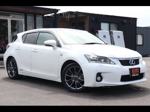 2011 Lexus CT200h F Sport Pearl Sedan for sale, Japanese used car export | GULJI TRADERS