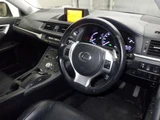 2011 Lexus CT200h Ver.L Pearl Sedan for sale, Japanese used car export - photo 3 of 10 | GULJI TRADERS